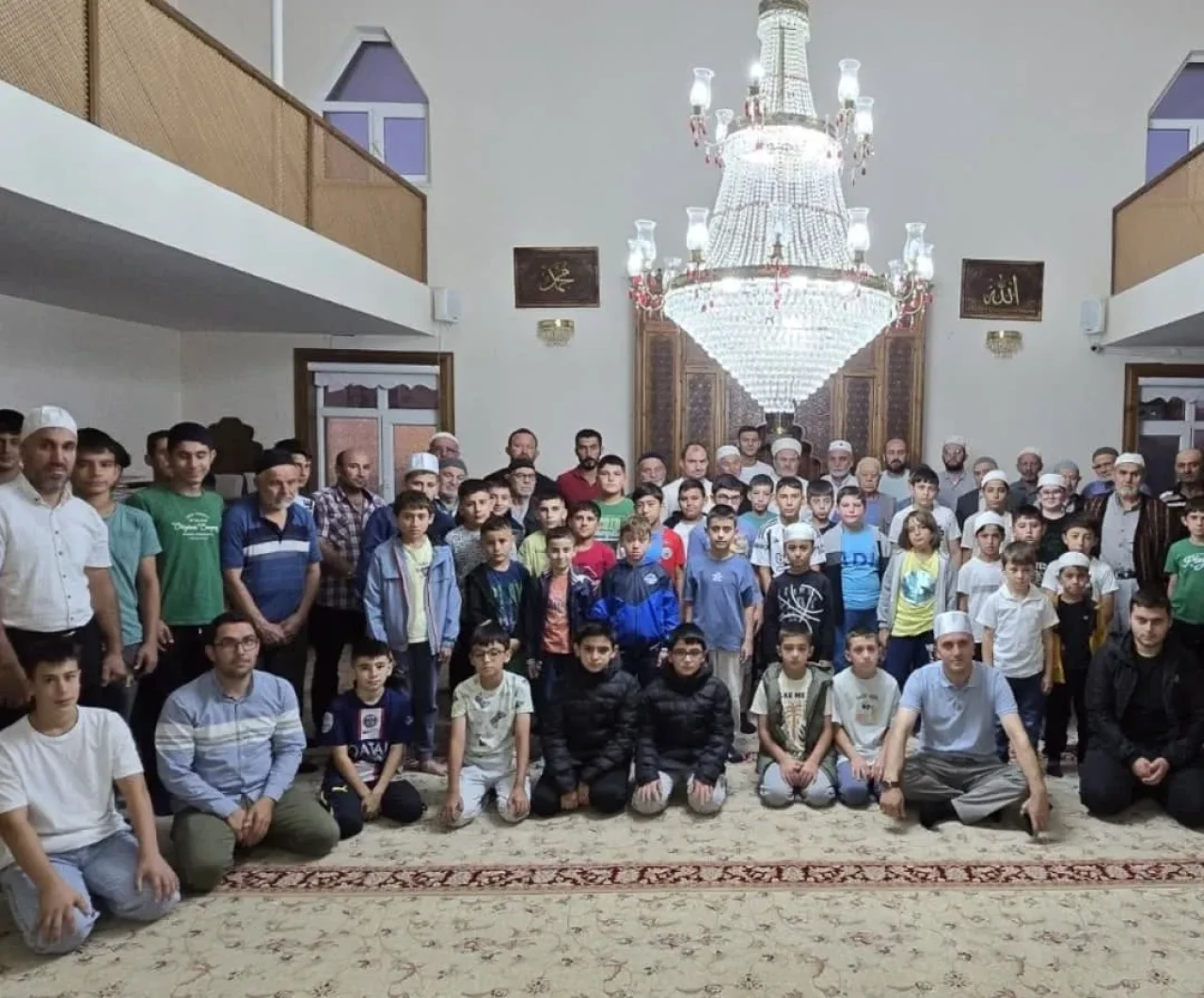 Suluova’da Sabah Namazında Manevi Buluşma: Baba-Oğul Camide Saf Tuttu