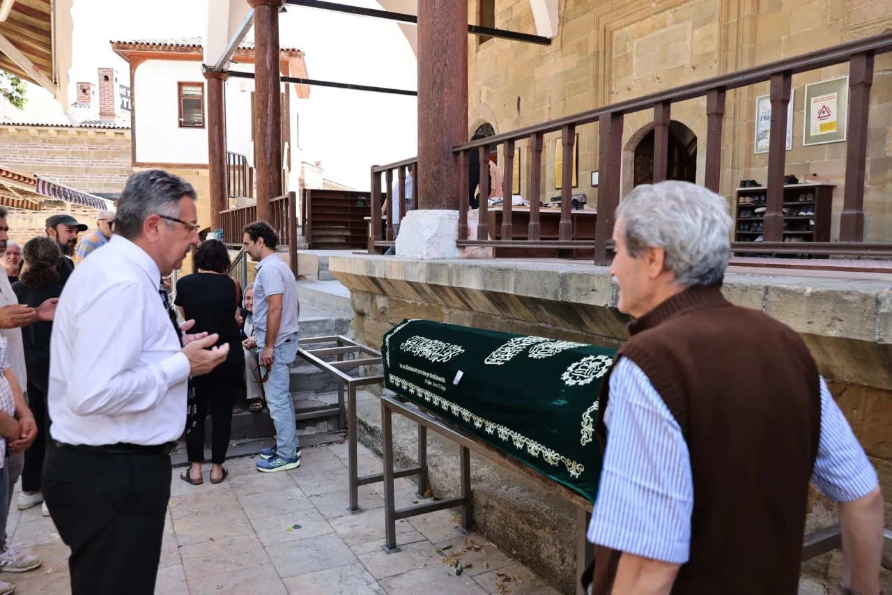 Dr. Bahadır Gezer Kalbine Yenik Düştü