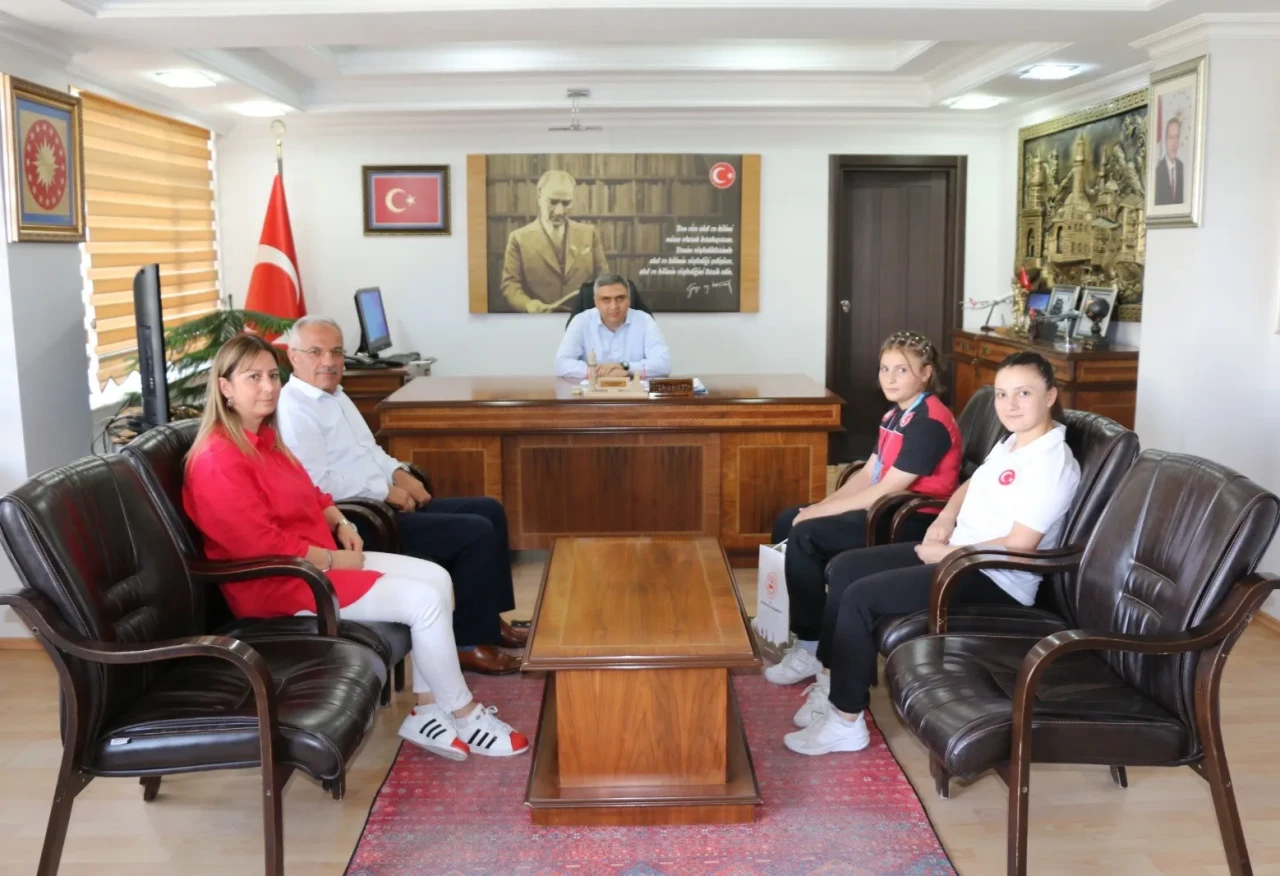 Türkiye İkincisi Simay Köse, Kaymakam Karaaslan’ı Ziyaret Etti