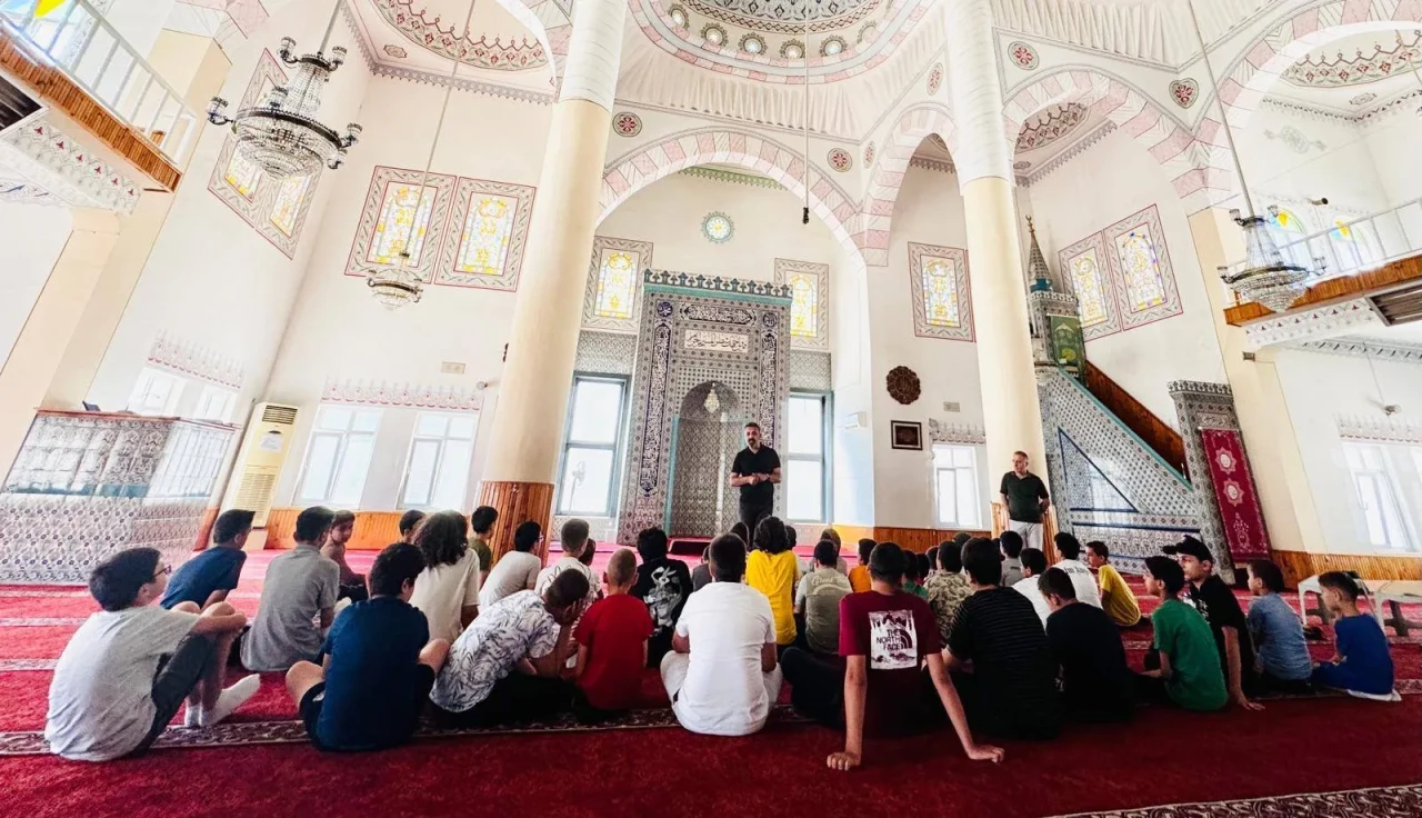 Fatih Cami Yaz Kur’an Kursu Öğrencilerine Bağımlılıkla Mücadele Semineri
