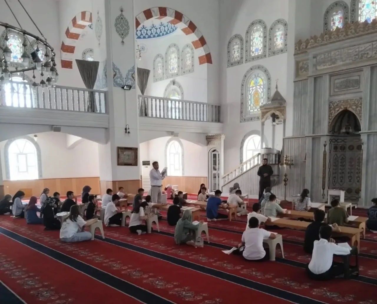 Merzifon'da Yaz Kur’an Kursu Öğrencileri Arasında Temel Dinî Bilgiler Yarışması Düzenlendi