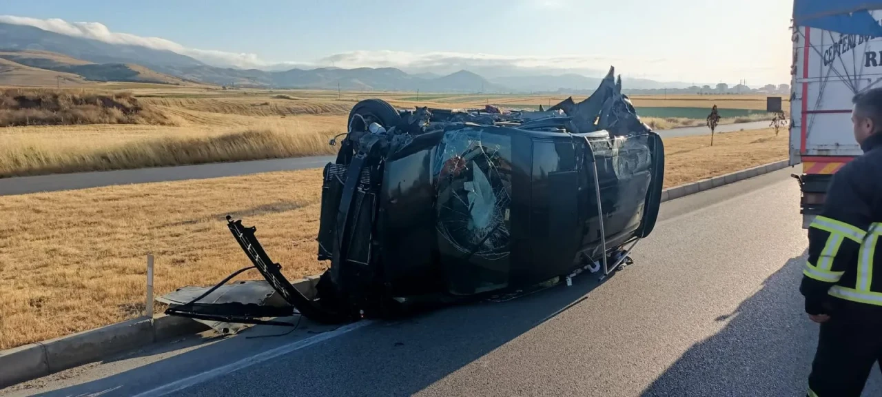 Merzifon’da Trafik Kazası: 1 Kişi Hayatını Kaybetti, 4 Yaralı!