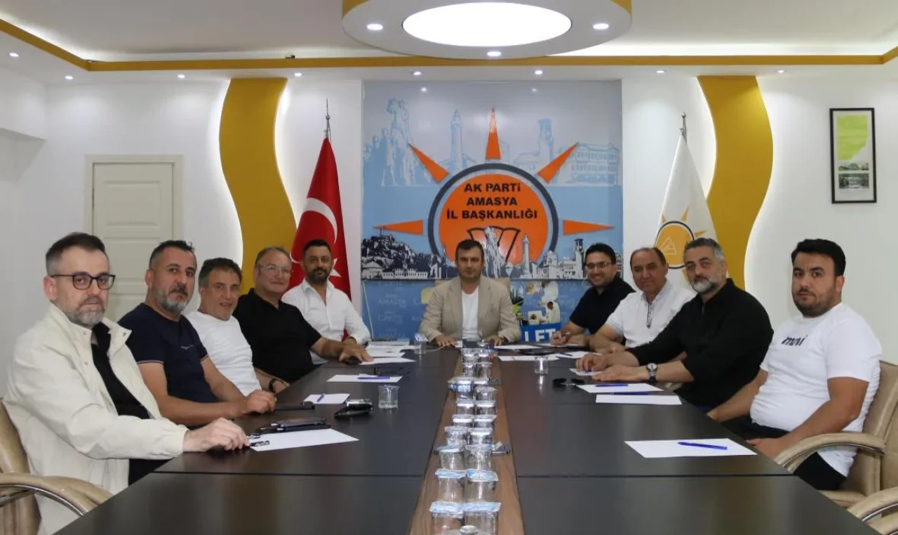 AK Parti Amasya İl Başkanı Galip Uzun'dan Meclis Üyeleriyle İstişare Toplantısı