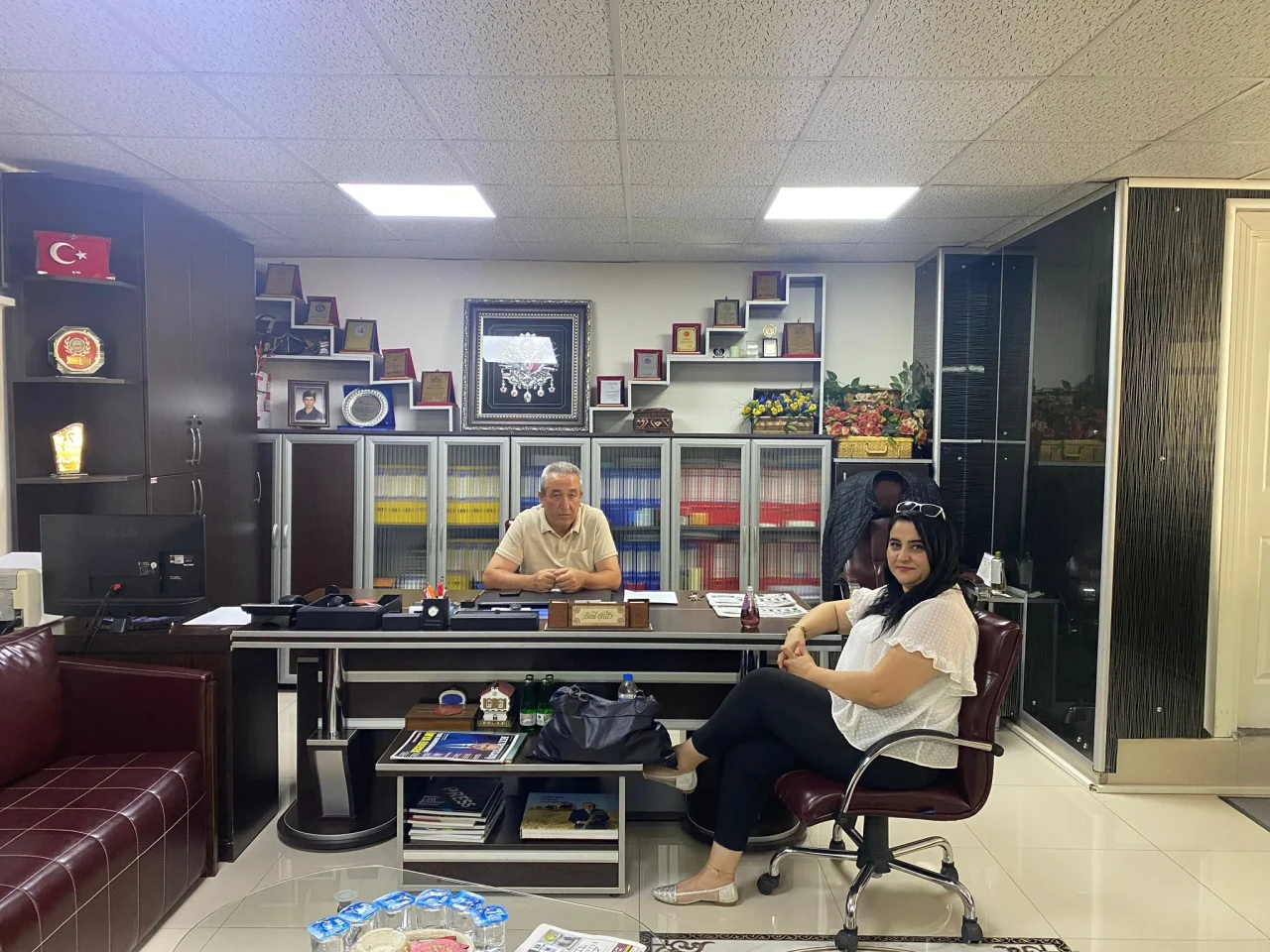 Esinti FM Yönetim Kurulu Başkanı Hülya Yıldız, Bilgi Gazetesi ve İnternet Haber Merkezi’ni Ziyaret Etti