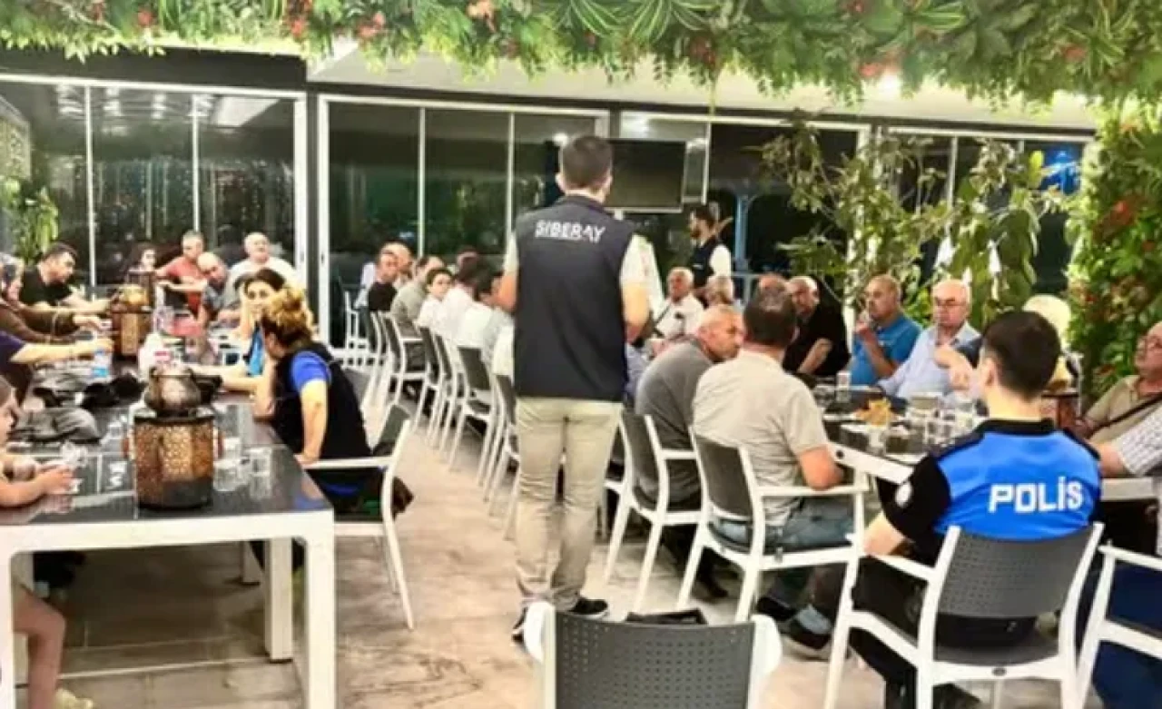 Amasya Emniyeti’nden Hacılar Meydanı’nda SİBERAY Bilgilendirme Etkinliği