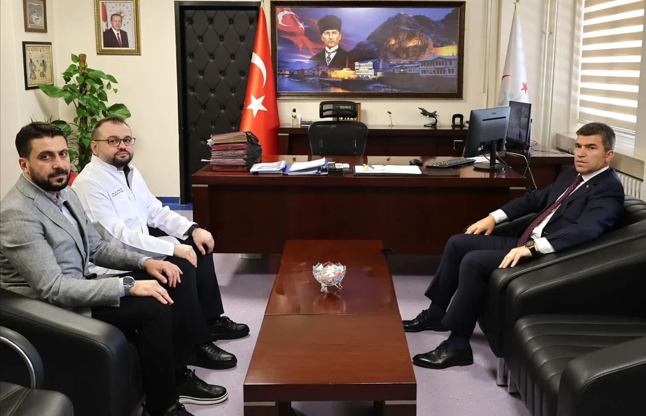 Vali Önder Bakan’dan Başhekim Hicabi Sezgin’e Ziyaret