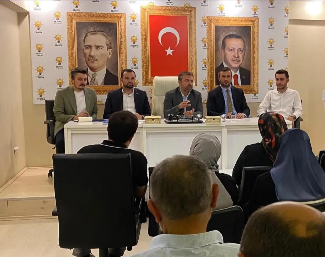 Taşova’da Köy ve Mahalle Başkanlarıyla İstişare