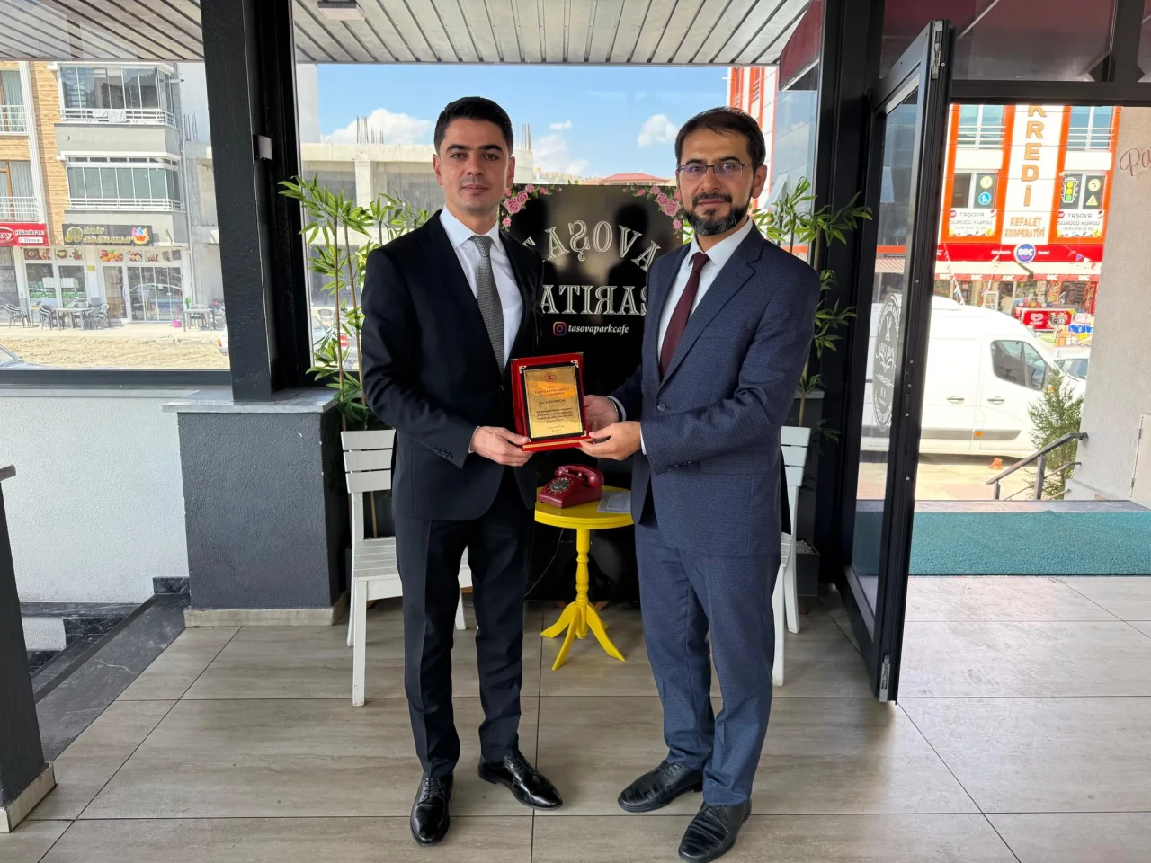 Taşova Kaymakamı Salih Kartal, Müftü Ferhat Koçak’ın Veda Yemeğine Katıldı