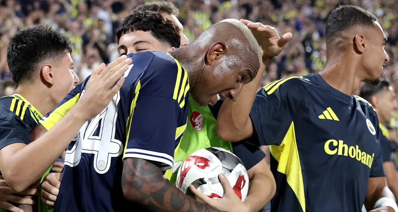Fenerbahçe, Kadıköy’de Gövde Gösterisi Yaptı: Feyenoord’u 5 Golle Geçti, Play-Off’a Yükseldi
