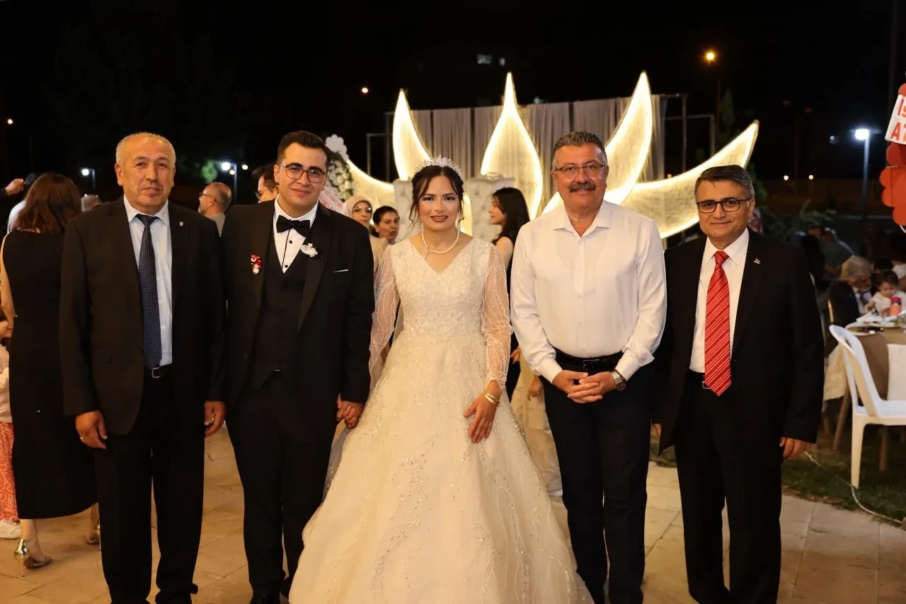 Sevgi ve Oğuzkan’dan Görkemli Düğün!