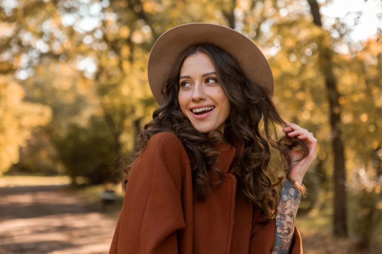 Sonbaharda Saçlarda Moda: Doğallık ve Işıltı