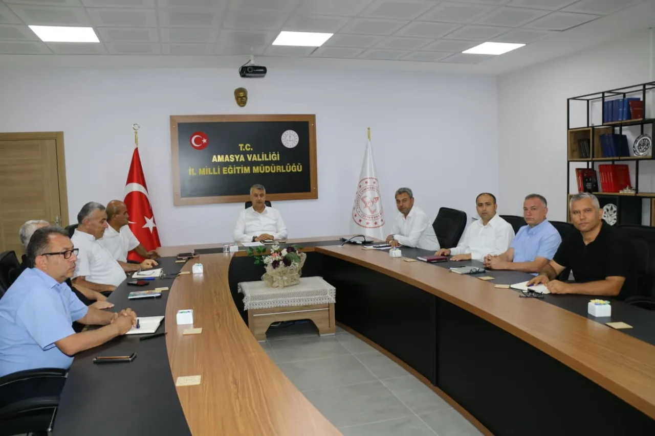 Amasya’da Eğitim Değerlendirme Toplantısı Yapıldı: Yeni Dönem Hazırlıkları Masaya Yatırıldı