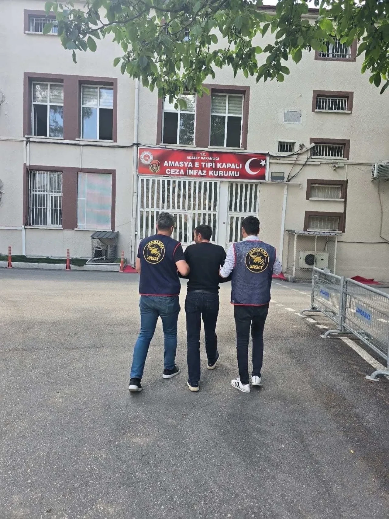 Amasya’da 24 Yıl Kesinleşmiş Hapis Cezası Bulunan Şahıs Yakalandı