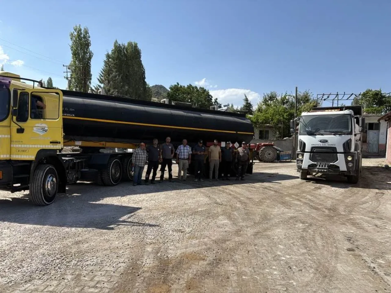 Merzifon’da Köy Yollarında Asfalt Çalışmaları Sürüyor