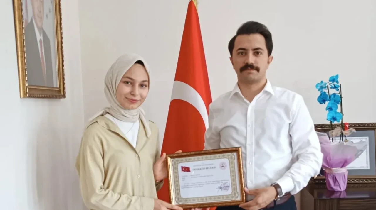 15 Temmuz’a Şiirle Destek Veren Öğrencilere Teşekkür Belgesi