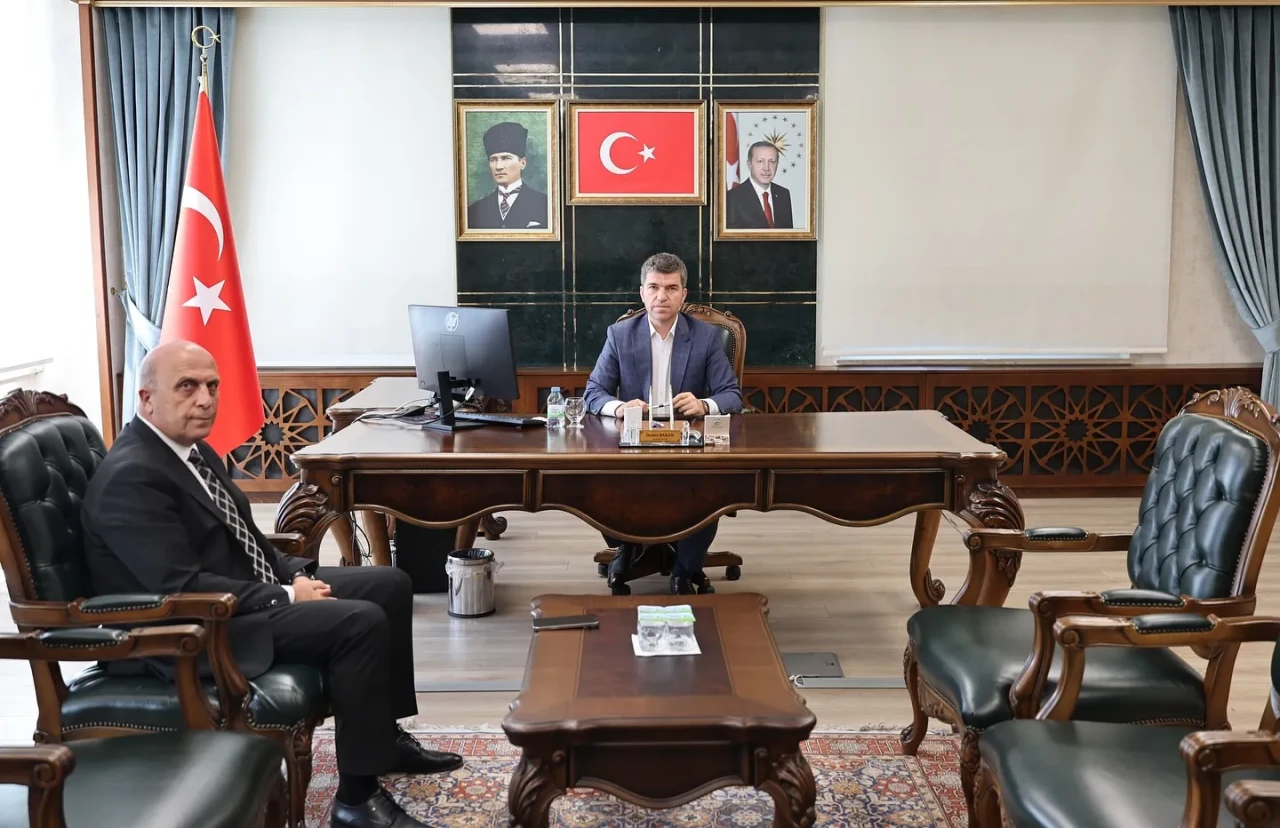 Vali Önder Bakan, İl Özel İdaresi Projeleri Hakkında Bilgi Aldı