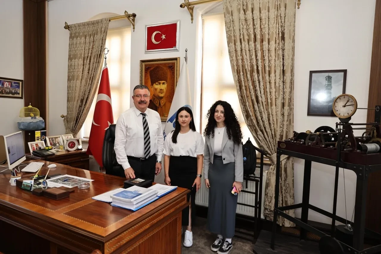 Merzifon Belediye Başkanı Alp Kargı, Stajyer Öğrencilere Başarı Diledi