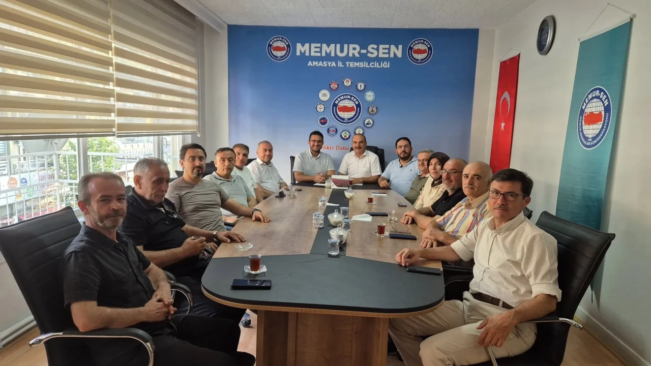 Memur-Sen Amasya İl Temsilciliği Toplantısı'na AK Parti Merkez İlçe Başkanı Emre Altınörgü Konuk Oldu