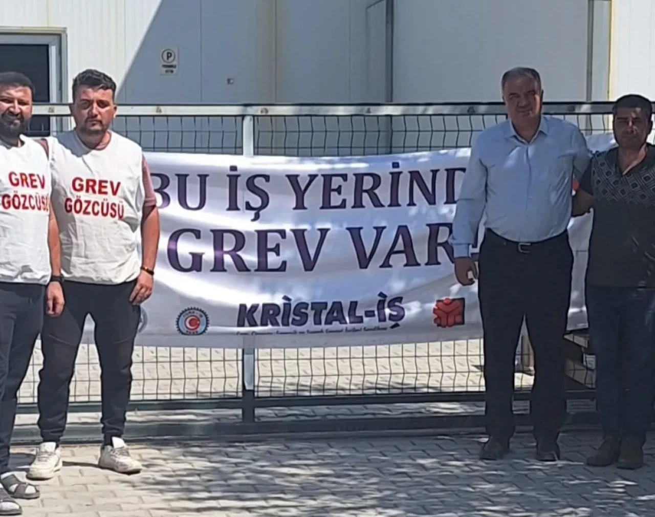 Mustafa Şenol’dan Grevdeki GM Teknik Cam İşçilerine Ziyaret: “Bu, Sadece Bir Fabrika Meselesi Değil”