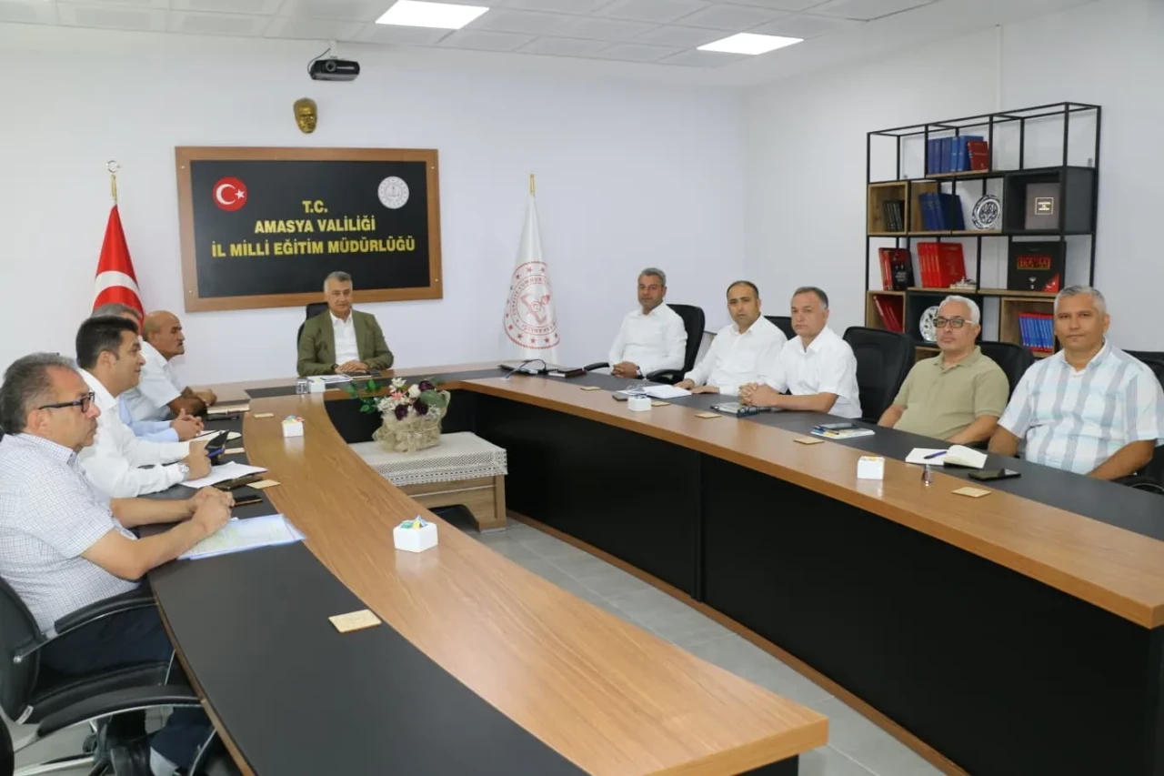 Amasya’da Haftalık Eğitim Değerlendirme Toplantısı Gerçekleştirildi
