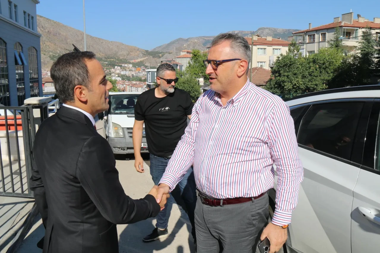 AK Parti Amasya Milletvekili Hasan Çilez’den Gençlik ve Spor İl Müdürü Osman Ercan’a Ziyaret