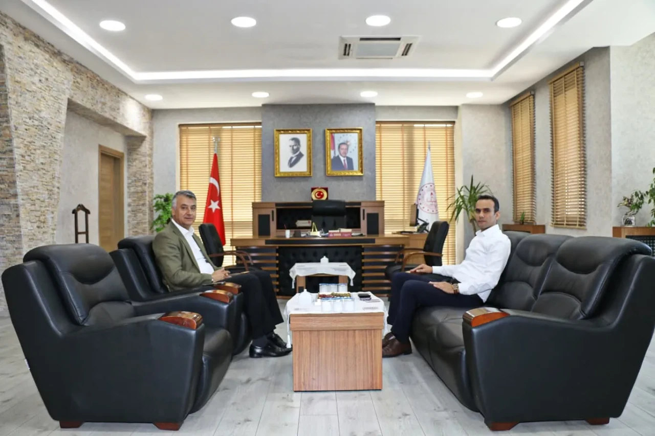Adalet Komisyonu Başkanı Yoldaş’tan İl Millî Eğitim Müdürü Katipoğlu’na Ziyaret