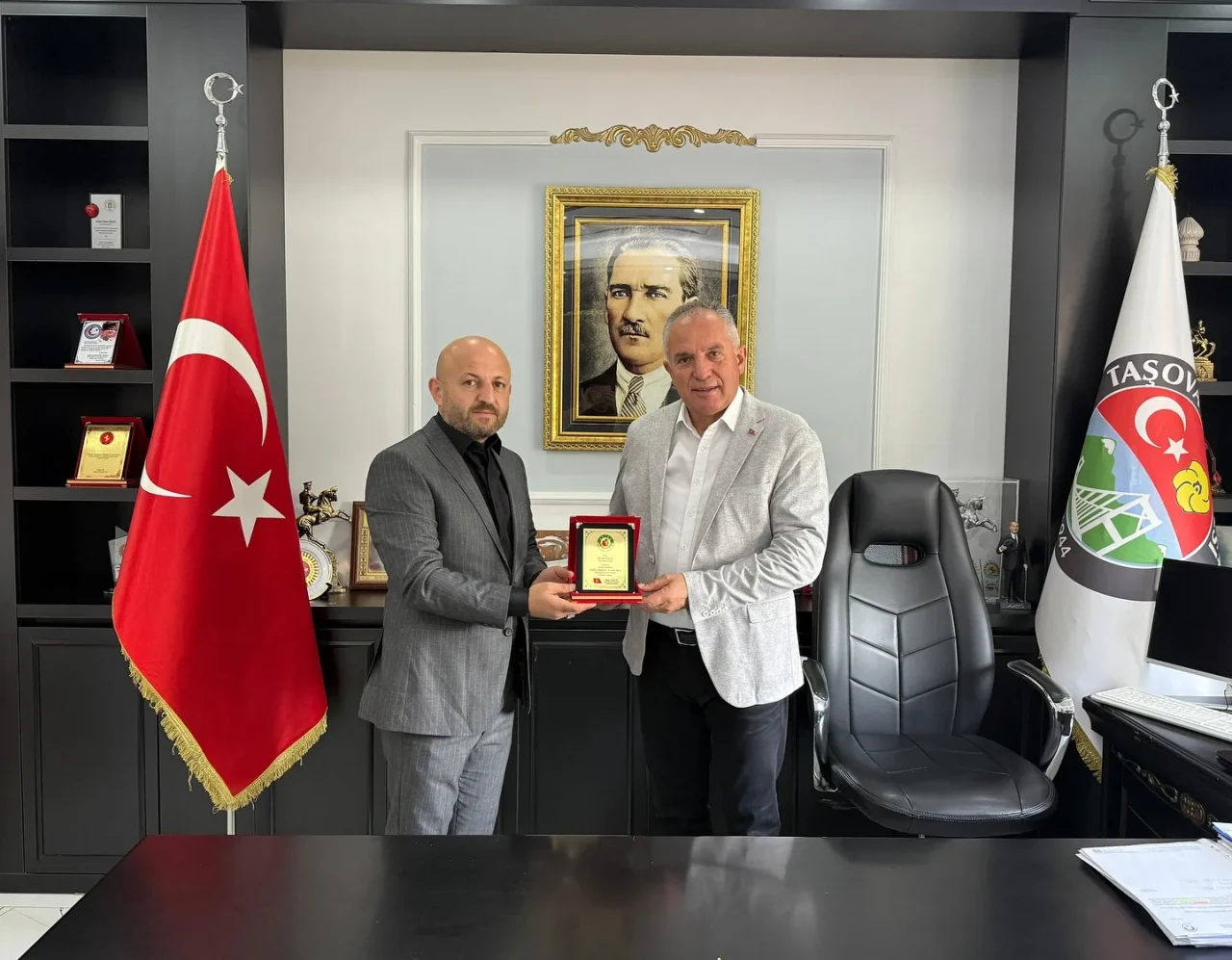 Başkan Özalp, ASİAD Heyetini Makamında Ağırladı