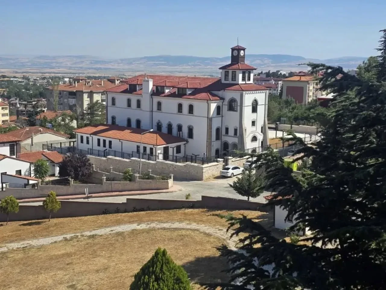 Yeni Kütüphane Binasında Son Rötuşlar: Tarihi Kızlar Mektebi Açılışa Hazırlanıyor