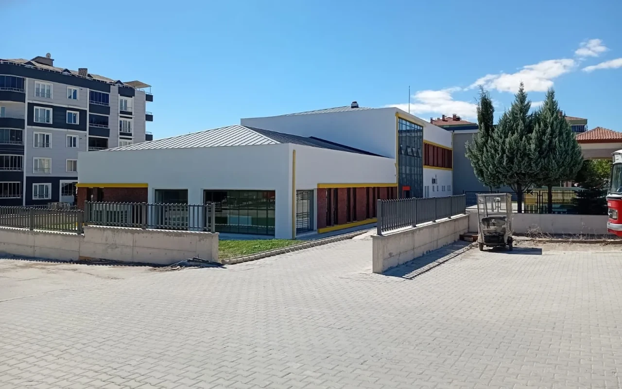 Merzifon’da Çok Amaçlı Kapalı Spor Salonu Açılışa Hazır