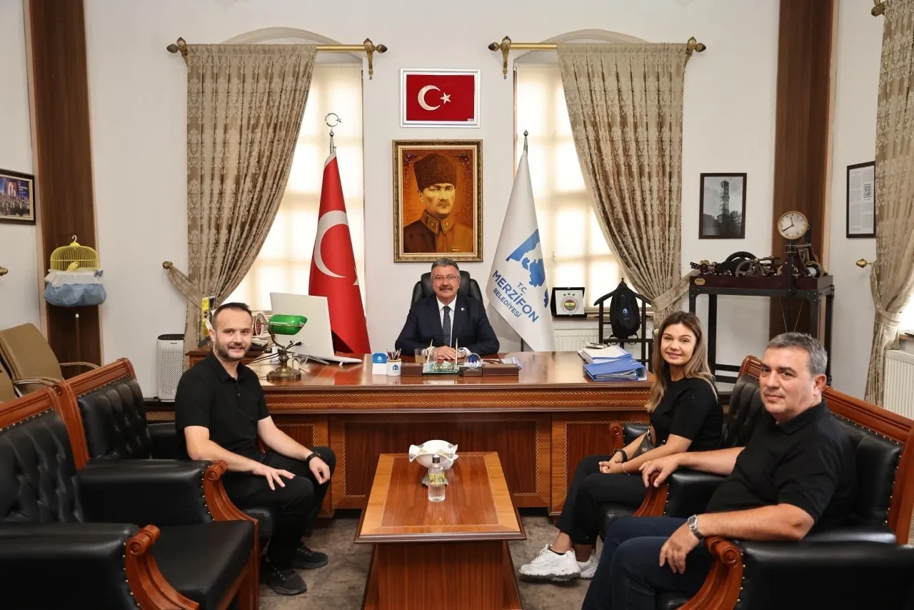 Başkan Alp Kargı, Hemşehrilerini ve Misafirlerini Belediyede Ağırladı