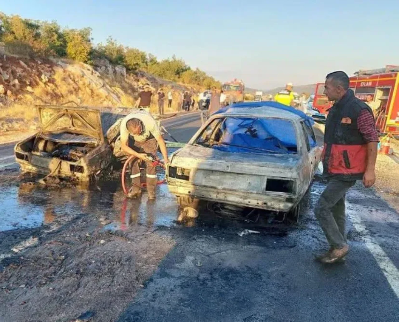 FECİ KAZA! AYNI AİLEDEN 3 KİŞİ CAN VERDİ