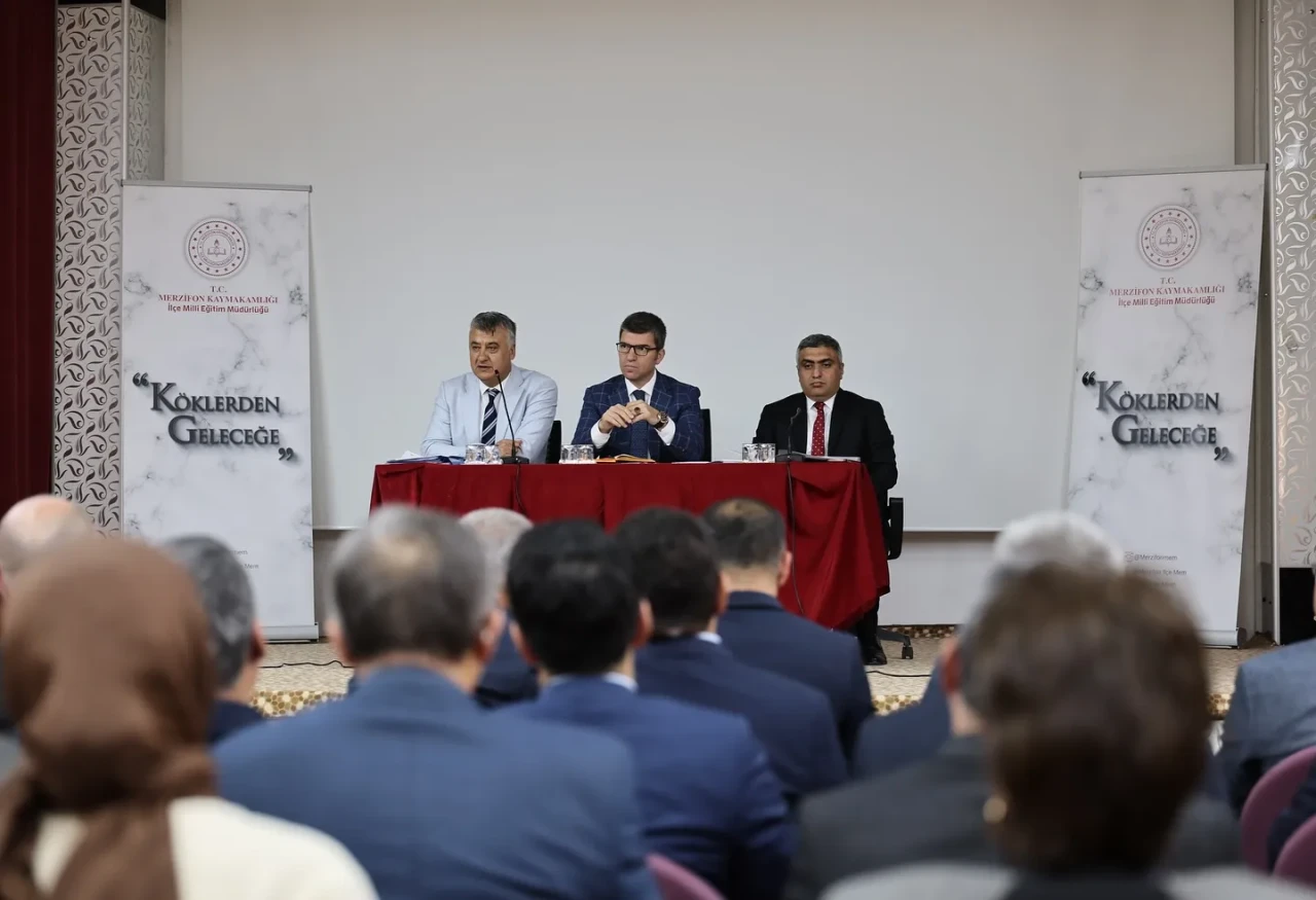 Merzifon'da Vali Bakan ile Okul Güvenliği Toplantısı Gerçekleştirildi