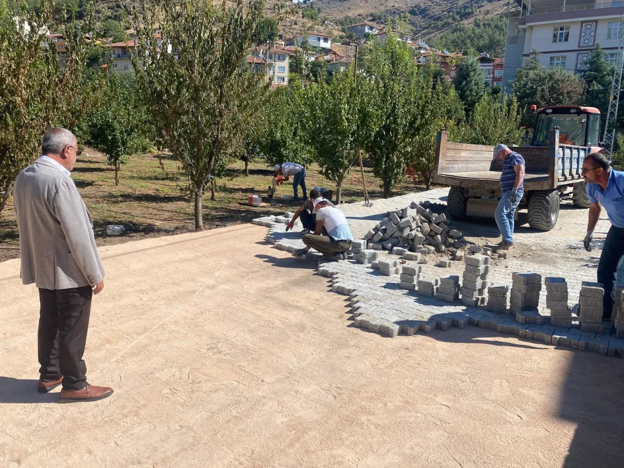 Ziyaret Belediyesi’nden Aşağı Mahalle’ye Yeni Parke Taşı Döşemesi