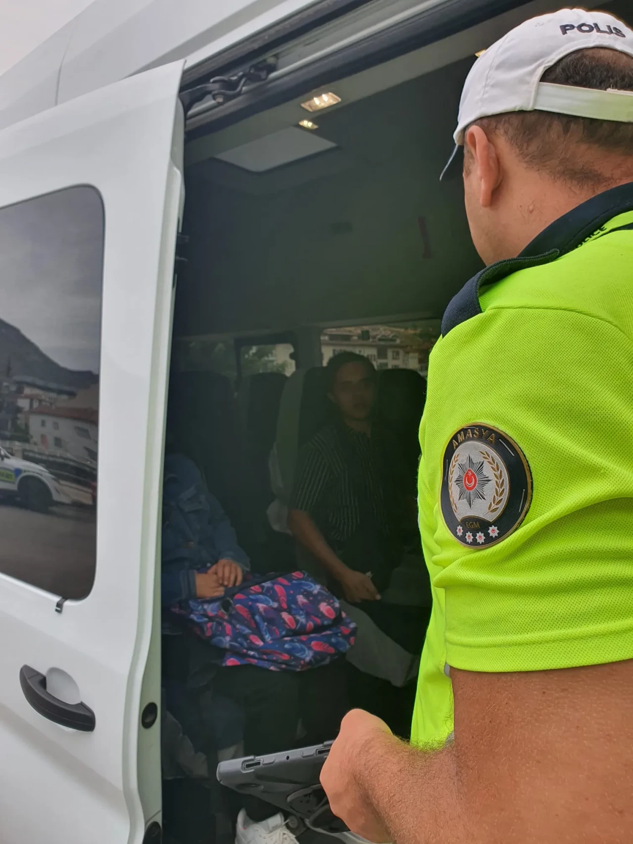 Amasya’da Okul Çevrelerinde Trafik ve Asayiş Denetimleri Sıkılaştırıldı