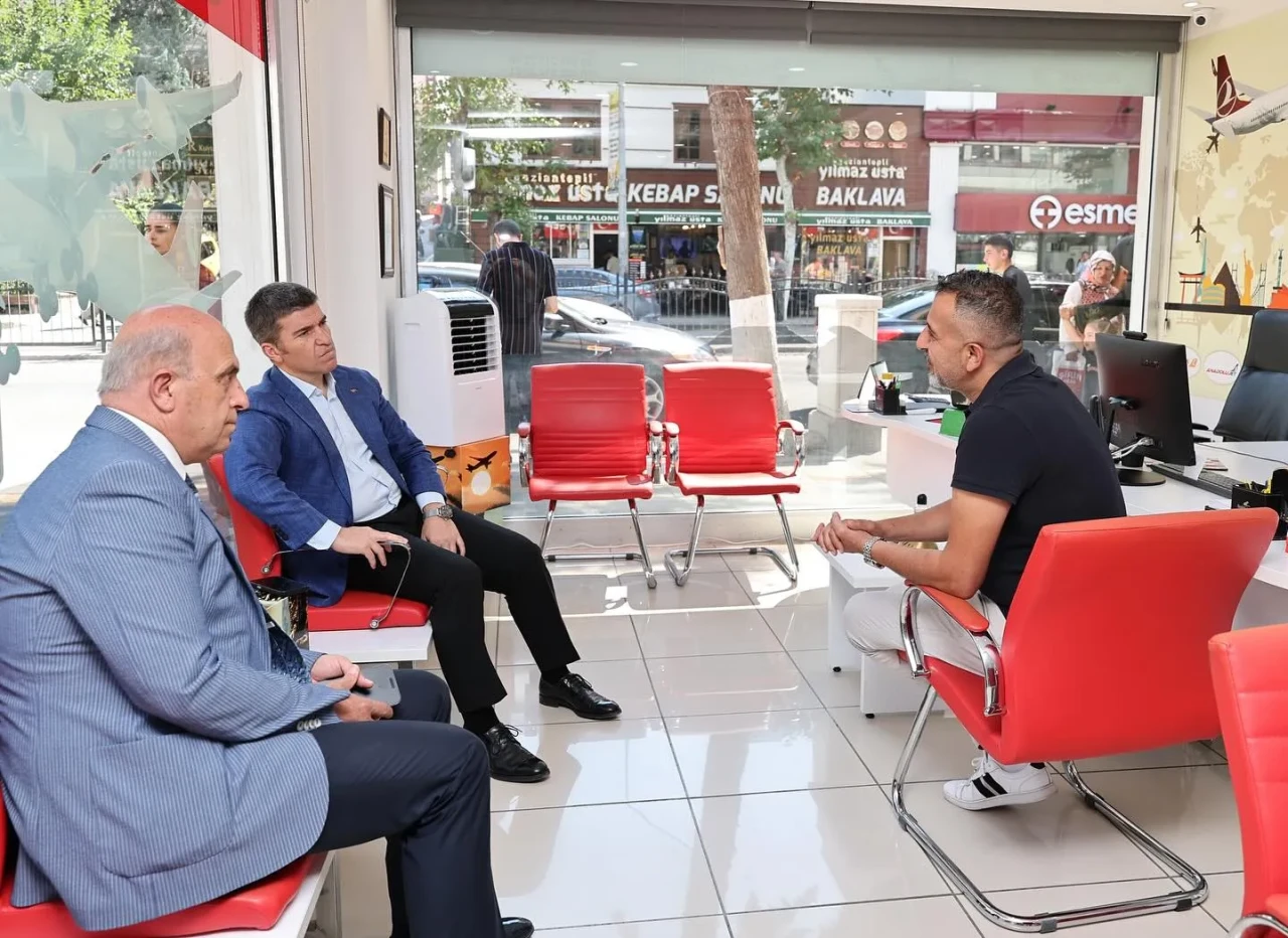 Vali Önder Bakan’dan İş İnsanı İsmet Abay’a Taziye Ziyareti