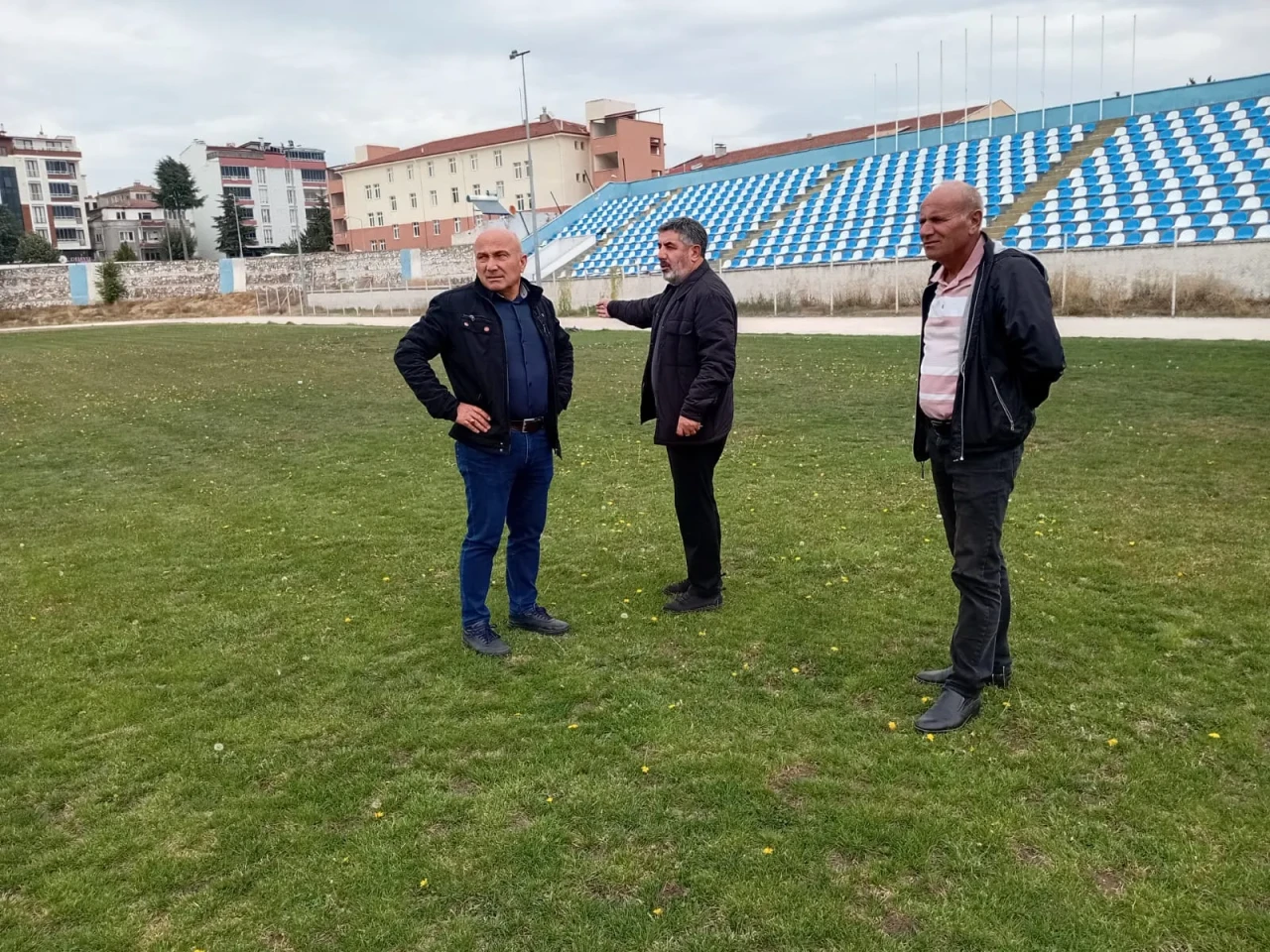 Arslan, Çim Sahada İncelemede Bulundu