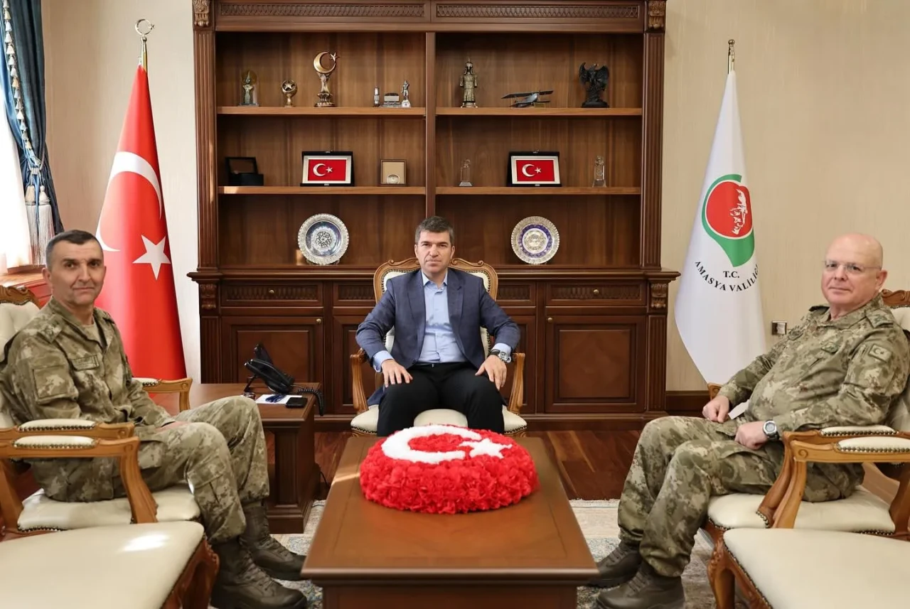 Amasya Valisi Önder Bakan’a Komutanlardan Ziyaret