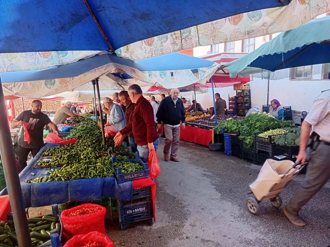 Vatandaşın Tercihi Yine Halk Pazarı!