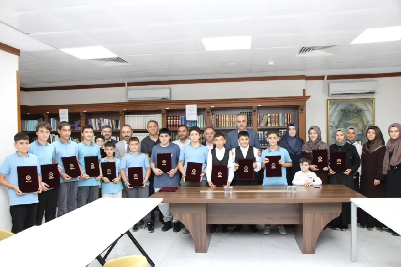 Amasya'da Hafızlar Belgelerine Kavuştu