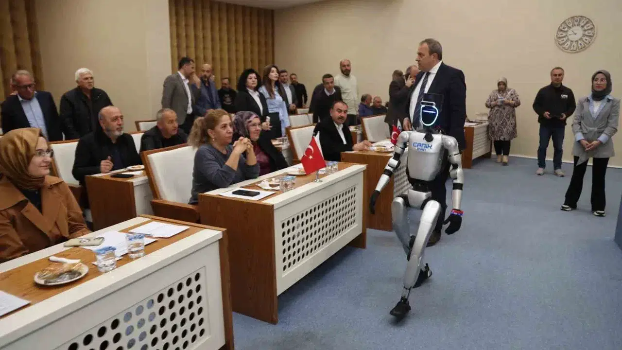 Meclisteki Robot Üye: Duygusal Anlar Yaşandı!
