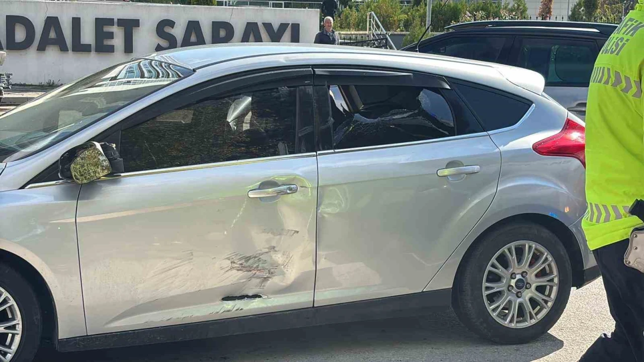 Otomobille motosiklet çarpıştı: 1 yaralı
