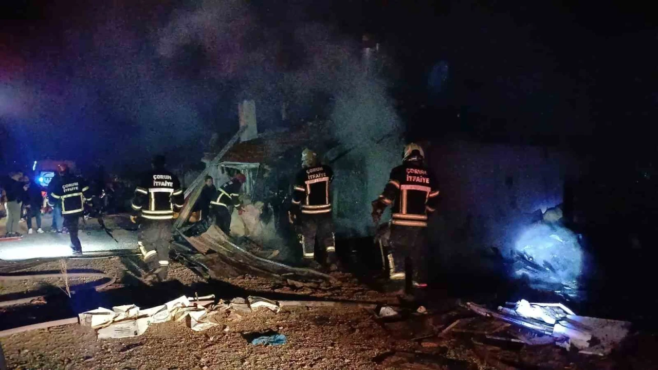 Çorum’da müstakil ev alev alev yandı: 7 kişi dumandan etkilendi