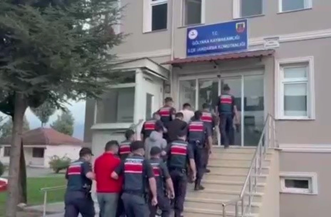 Havaya ateş açan 5 kişi kıskıvrak yakalandı