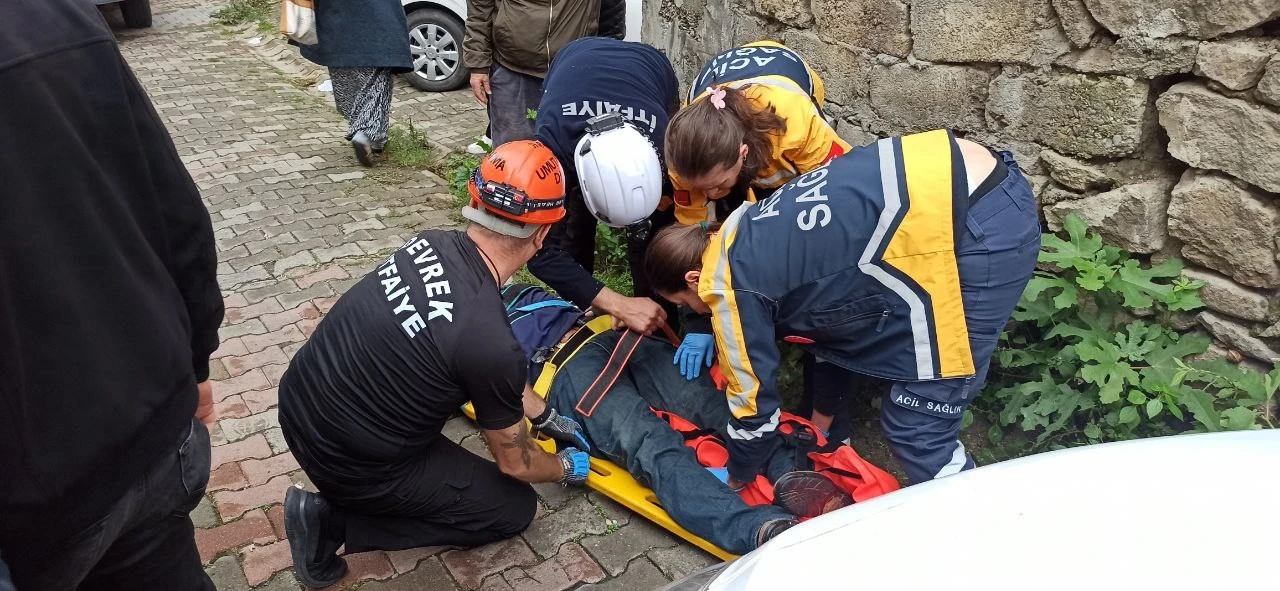 Freni boşalan otomobil adama çarptı