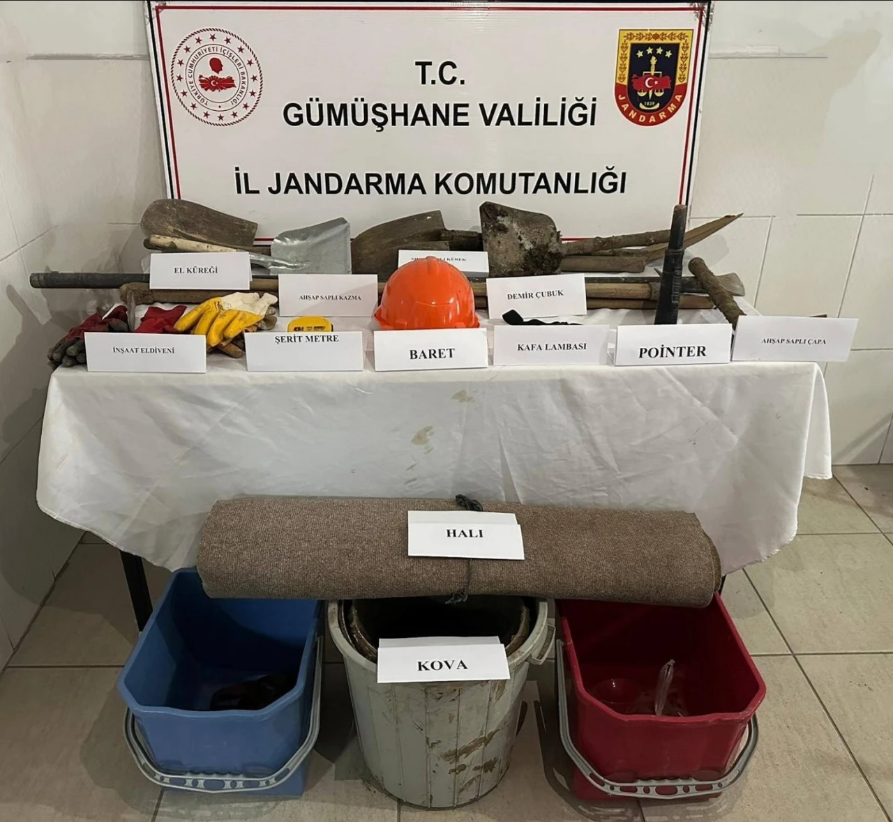 Kaçak kazı yapan 4 kişi suçüstü yakalandı