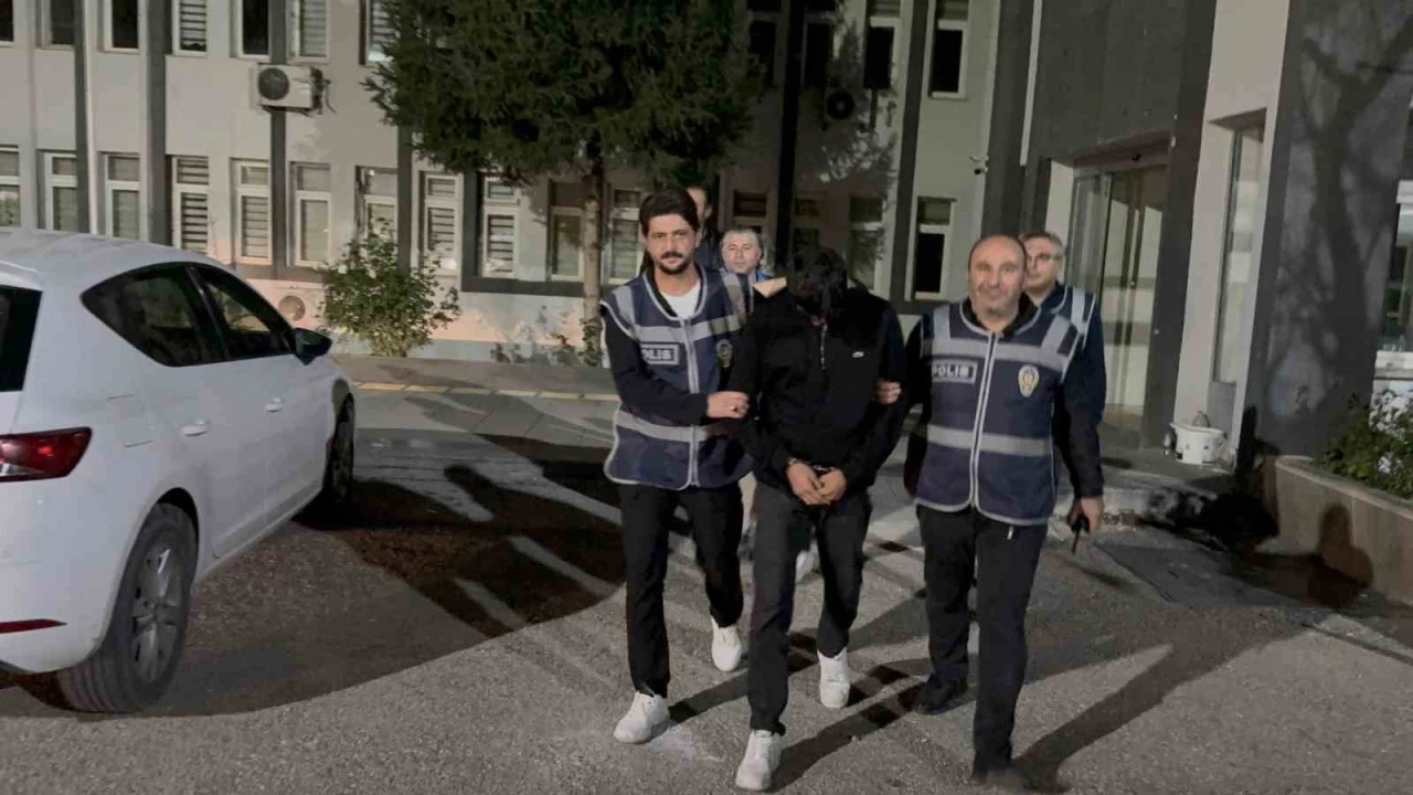 İki vatandaşı 1 milyon 800 bin TL dolandırdılar, polisin takibiyle yakalandılar