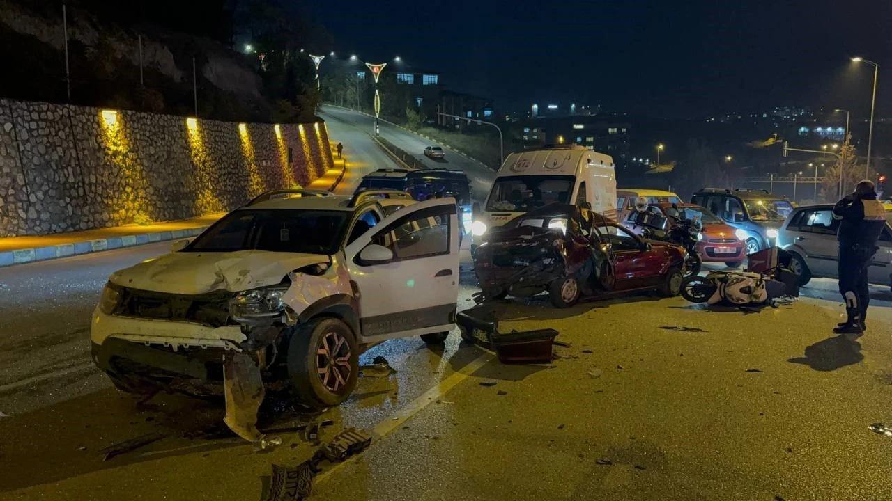 Zincirleme kaza: 3 yaralı