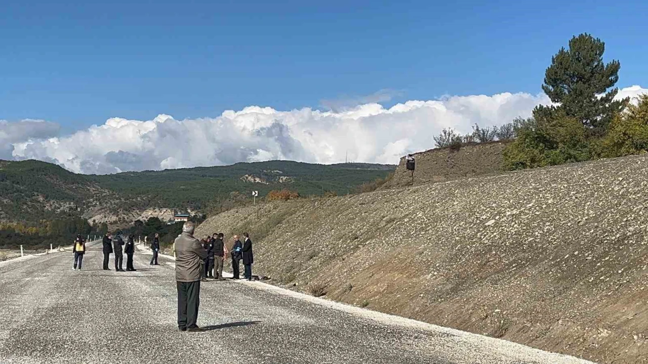 Aracın çarptığı vatandaşın cenazesi yol kenarında bulundu