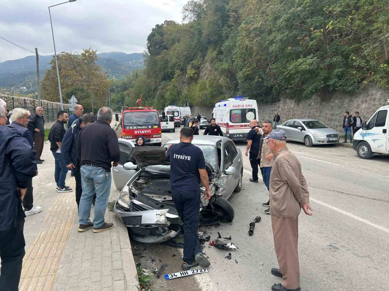 İki otomobil çarpıştı: 4 yaralı