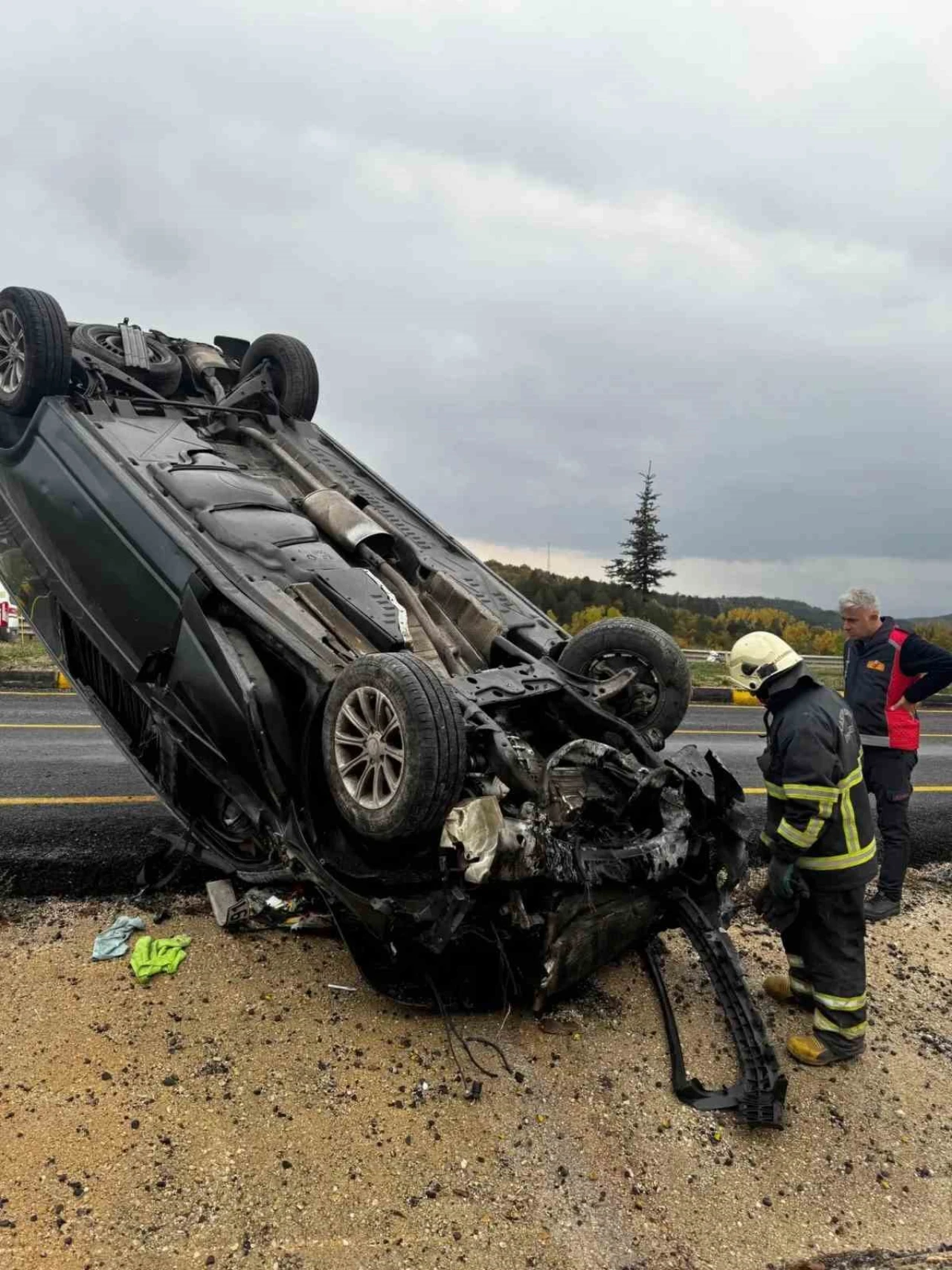 Takla atan hafif ticari aracın sürücüsü yaralandı